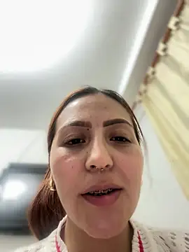 Lux_Scarlett webcam