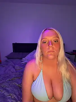 Blondebarbie21 webcam