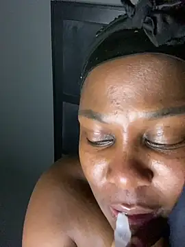 Sexycandyxxx webcam