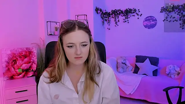 liana_kisses webcam