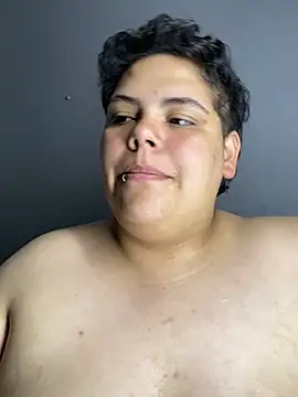 Hailey_Curvy webcam
