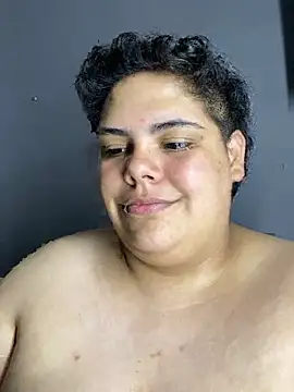 Hailey_Curvy webcam