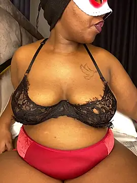 BIGMAMA011 webcam