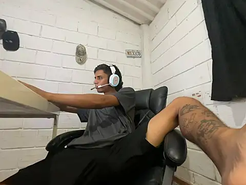 Max_TheHorseDick webcam