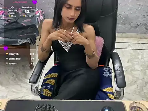 LuvLayla webcam