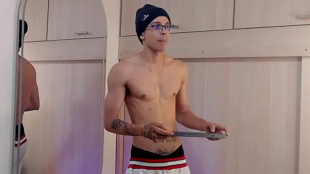 Mheysam_Youngerx webcam