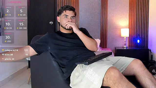 luciano_vitale live cam on StripChat