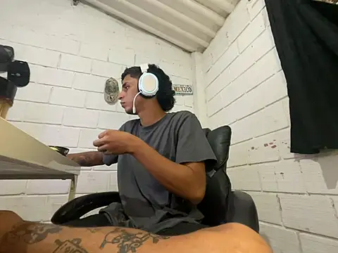 Max_TheHorseDick webcam