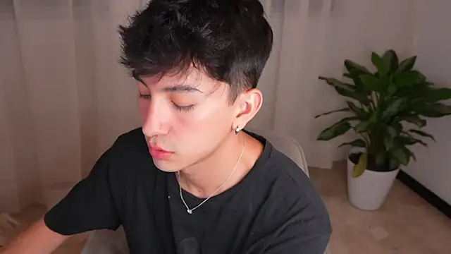 sweettaaron01 webcam
