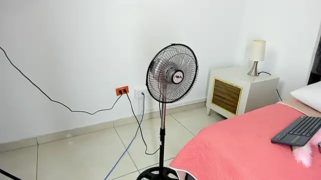 Exotic__April webcam