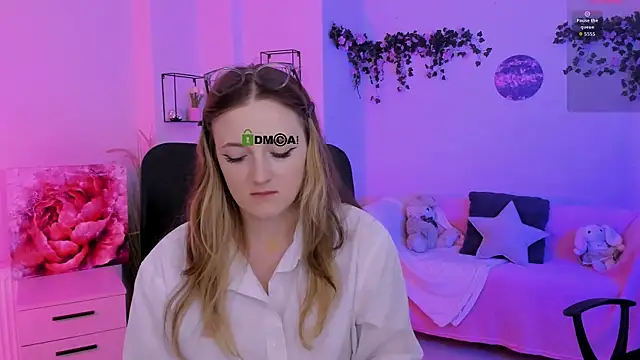 liana_kisses webcam