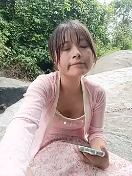Linda-yiyi live cam on StripChat