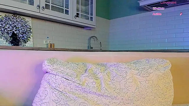 UWU_flower live cam on StripChat