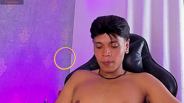 Alejandroo_Montenegro live cam on StripChat