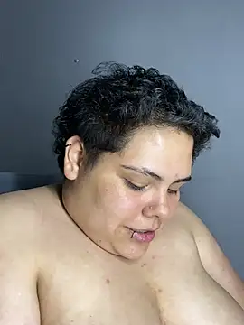 Hailey_Curvy webcam