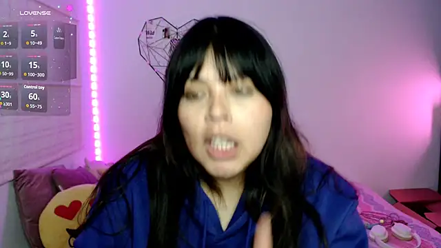 EllieMoonX webcam