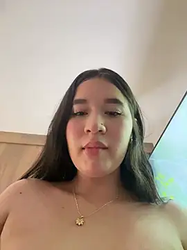 Emi_blair live sex cam