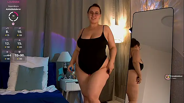 Queen_Monica_ webcam