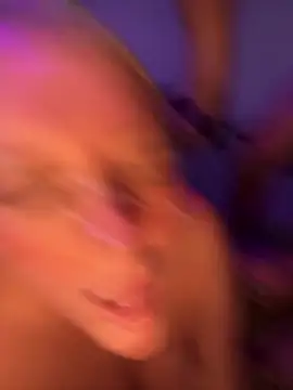 Blondebarbie21 webcam