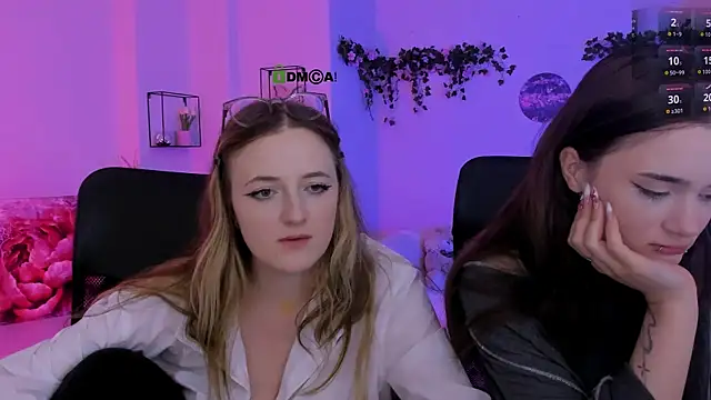 liana_kisses webcam