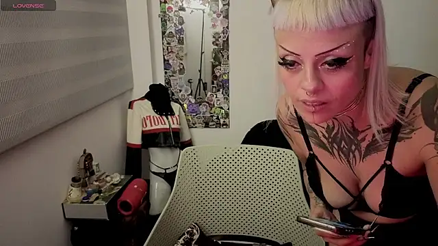 freyaa_sorcerees webcam