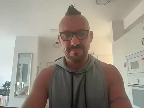 publicnakedman webcam
