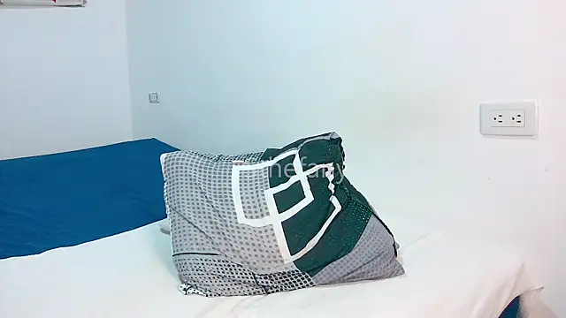 sthefanyx8 - Sthefanyx8's free webcam - UK Sex Cams