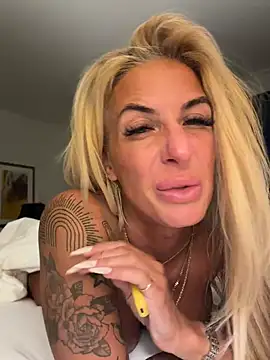 blondiluvsanal webcam