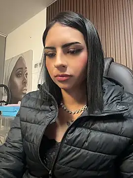 Hilary_pinkk webcam
