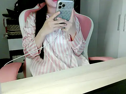 lucienguyen live cam on StripChat