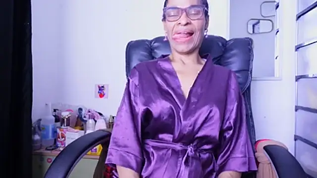 Aries_Mature webcam