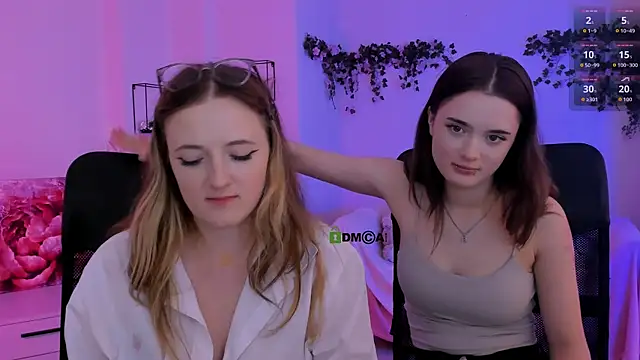 liana_kisses webcam