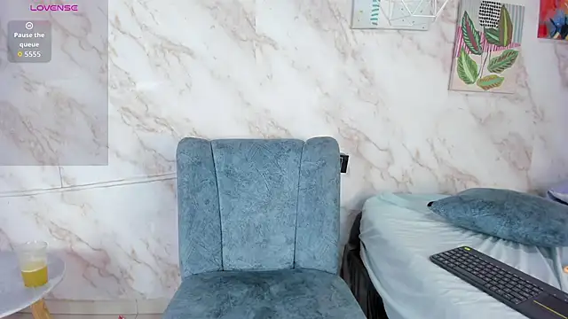 Lauren_smiles webcam