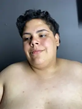 Hailey_Curvy