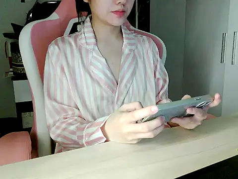 lucienguyen live cam on StripChat