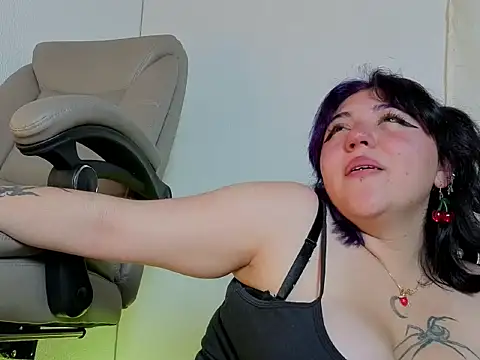 Blueberry_gothic webcam