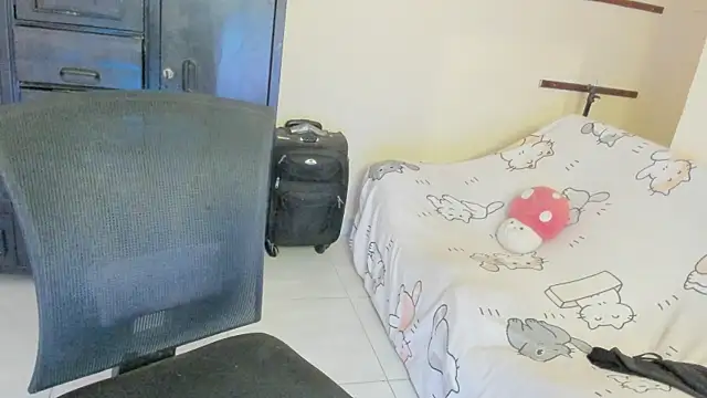 Naoko_7w7 webcam