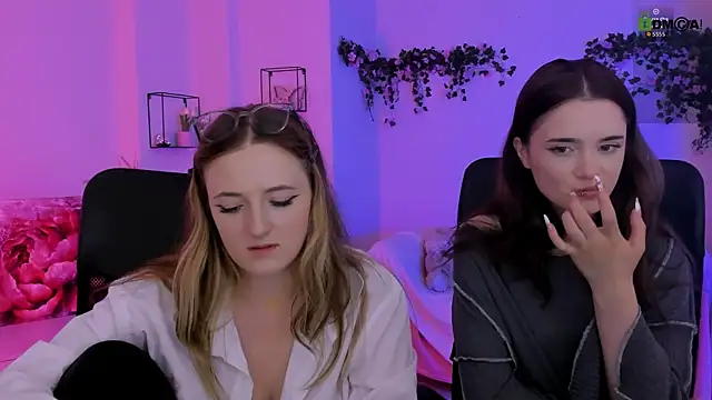 liana_kisses live sex cam