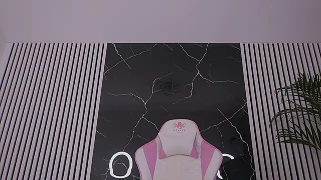 Ava-Diamond webcam