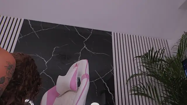 Ava-Diamond webcam