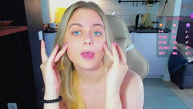 blonde_kellyy webcam