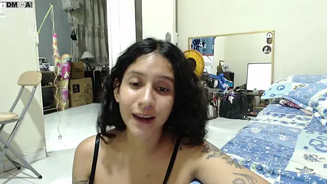 AlinaWoolf_ webcam