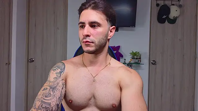 Latino_stud4u live cam on StripChat