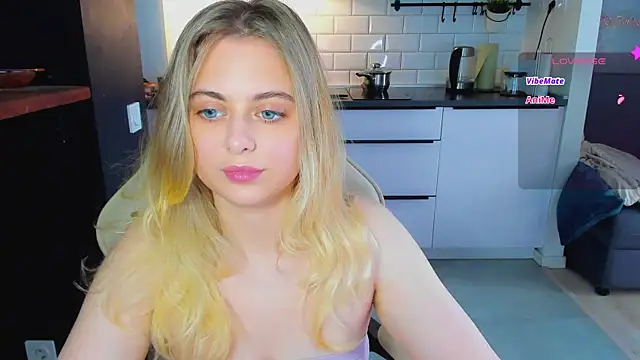 blonde_kellyy webcam