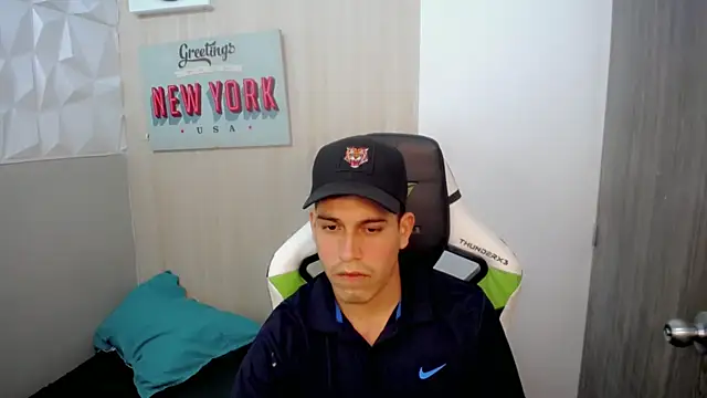 luxury_group live cam on StripChat