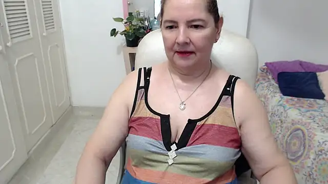 leonela_69 live cam on StripChat