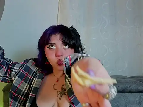Blueberry_gothic webcam