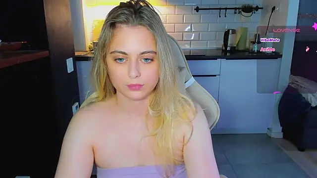 blonde_kellyy webcam