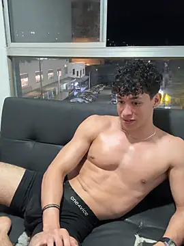 Luke_Muscle webcam