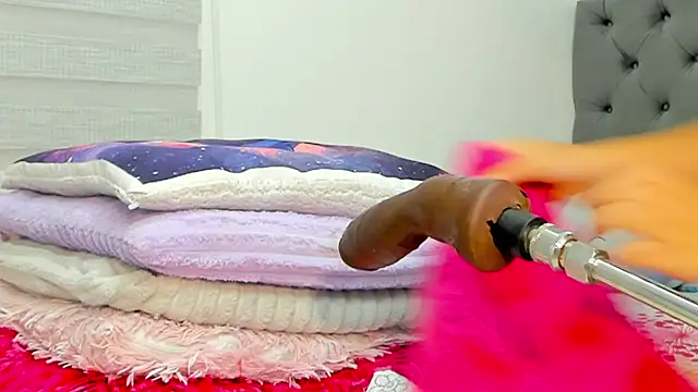 Elizabeth_18_ webcam